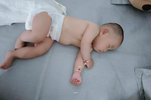 梅河口3个月宝宝怎么抱